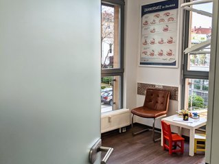 Wartezimmer - Zahnarztpraxis Dr. Böswetter | Dresden Neustadt